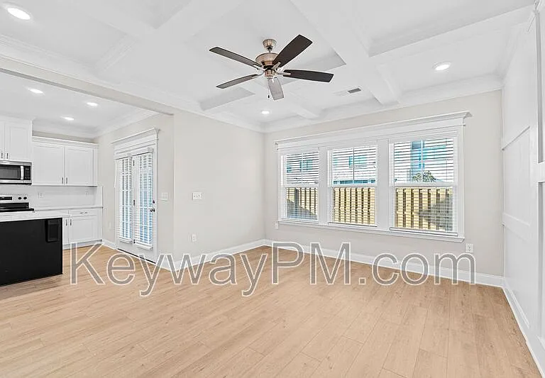 3125 Venetian Dr — Photo 10