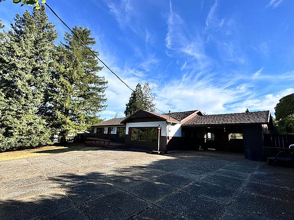 3rd image of 145 Squire Ln