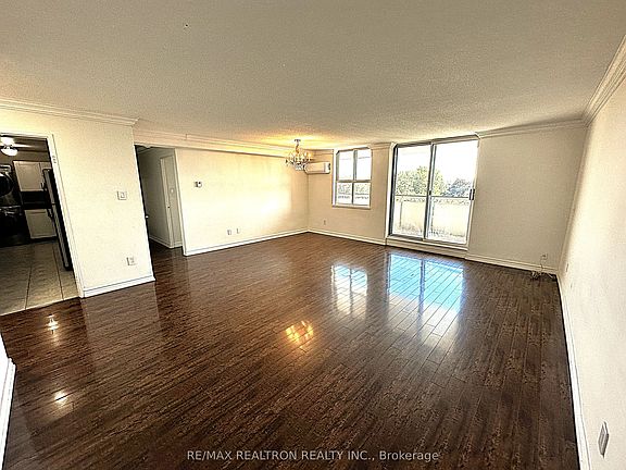 4th image of 80 Inverlochy Blvd #504