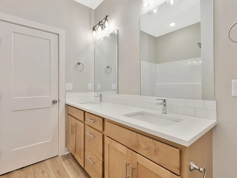 1102 SE 10th Ter — Photo 12