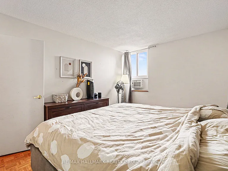2000 Jasmine Cres #1002 — Photo 12