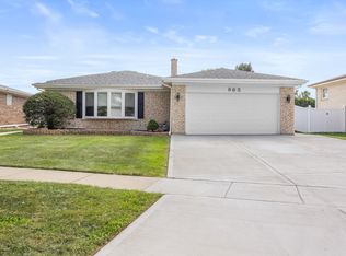 865 Love St, Elk Grove Village, IL 60007