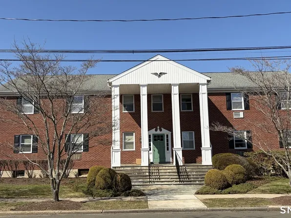 261 Millard St APT 5B, Fairfield, CT 06824