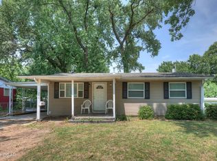 706 W 16th St, Webb City, MO 64870