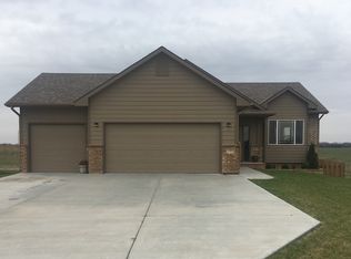 7 Ember Way Cir, Hesston, KS 67062