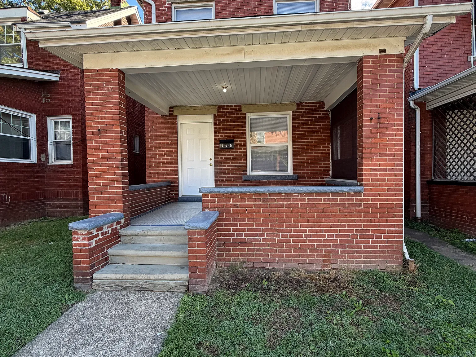 2 bed, 1.5 bath, 1384 sqft, $900 — Photo 1