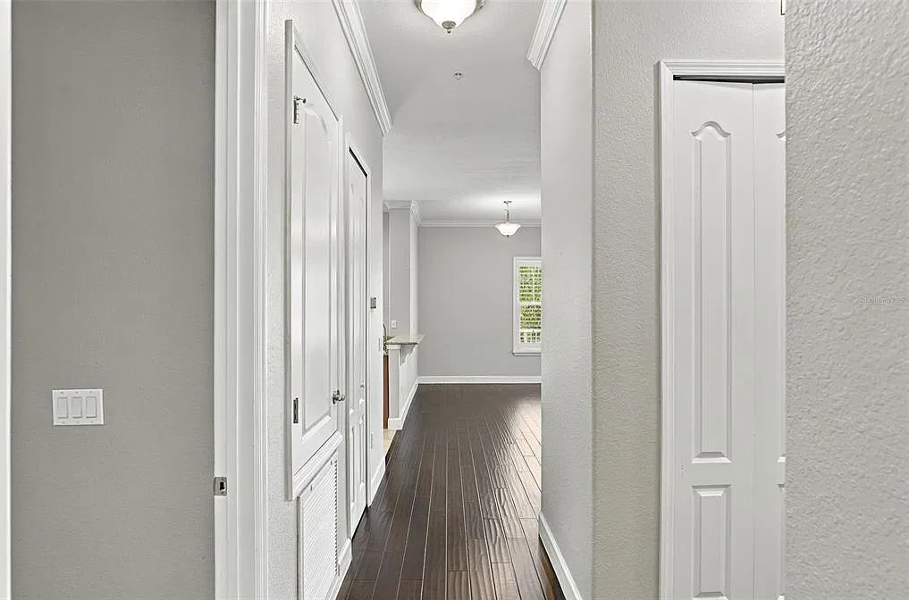 3 bed, 2.0 bath, 1801 sqft, $3,800 — Photo 4