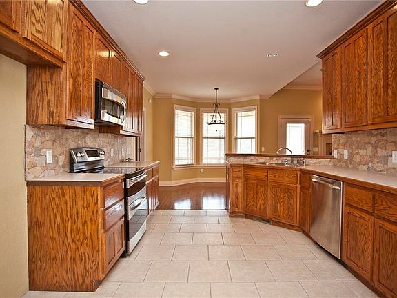 5th image of 9 Kirkham Ln