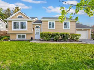 13 Iris Cir, Beacon, NY 12508