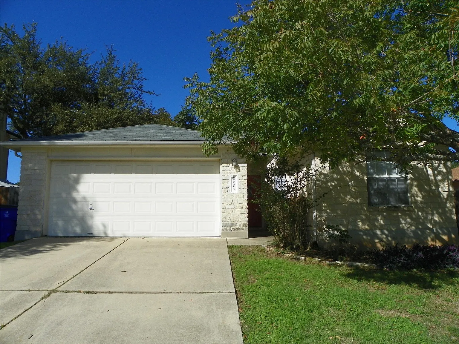 3 bed, 2.0 bath, 1400 sqft, $1,750 — Photo 3
