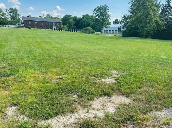 811 W Jackson St, Parker City, IN 47368