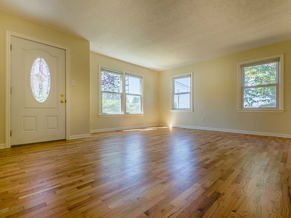 5th image of 3103 Elwood Dr W