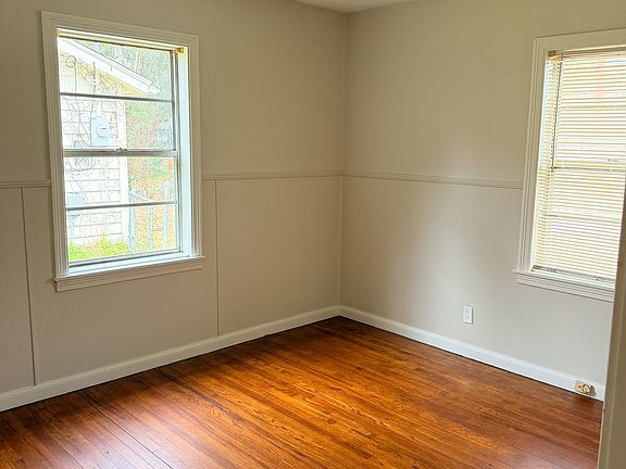 5th image of 909 Lake Court Dr