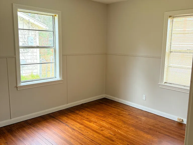 909 Lake Court Dr — Photo 5