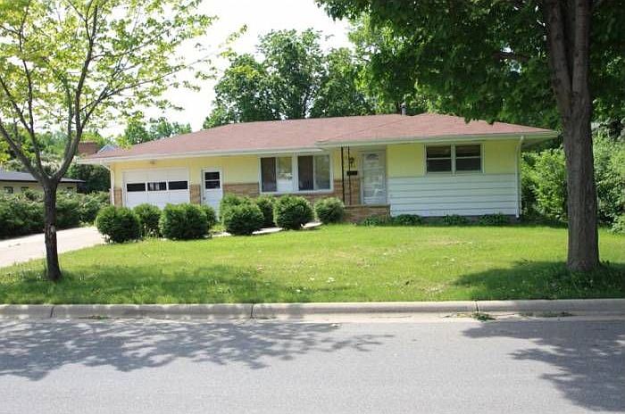 1st image of 306 1st St SE