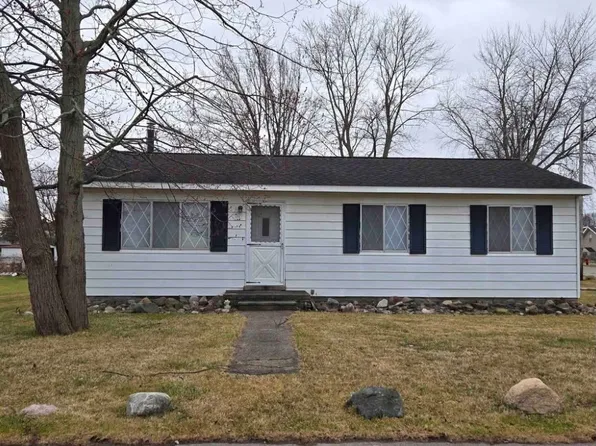 121 N Park Dr, Algonac, MI 48001