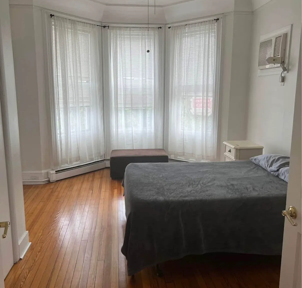 4 bed, $2,900 — Photo 2