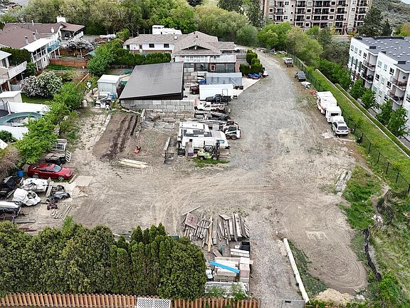 2nd image of 964 Fernie Rd