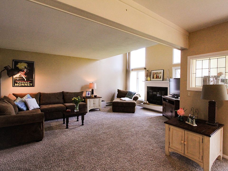 1st image of 8 Jarvis Dr