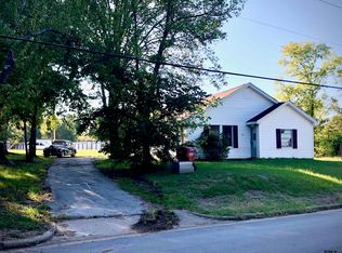 324 S Martin St, Chandler, TX 75758