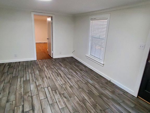 3rd image of 1507 White Oak Ln
