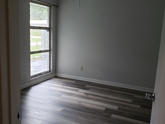 3rd image of 4359 Montclair Cir E