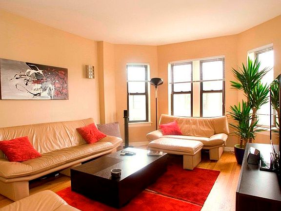 3rd image of 756 W Wellington Ave #2B