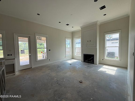 4th image of 409 Whispering Meadows Rd