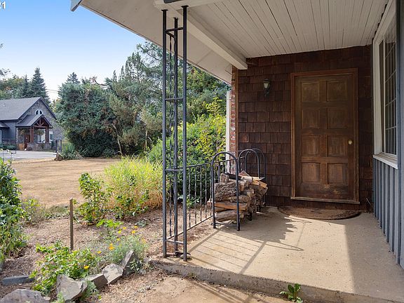 3rd image of 12208 NE 151st St