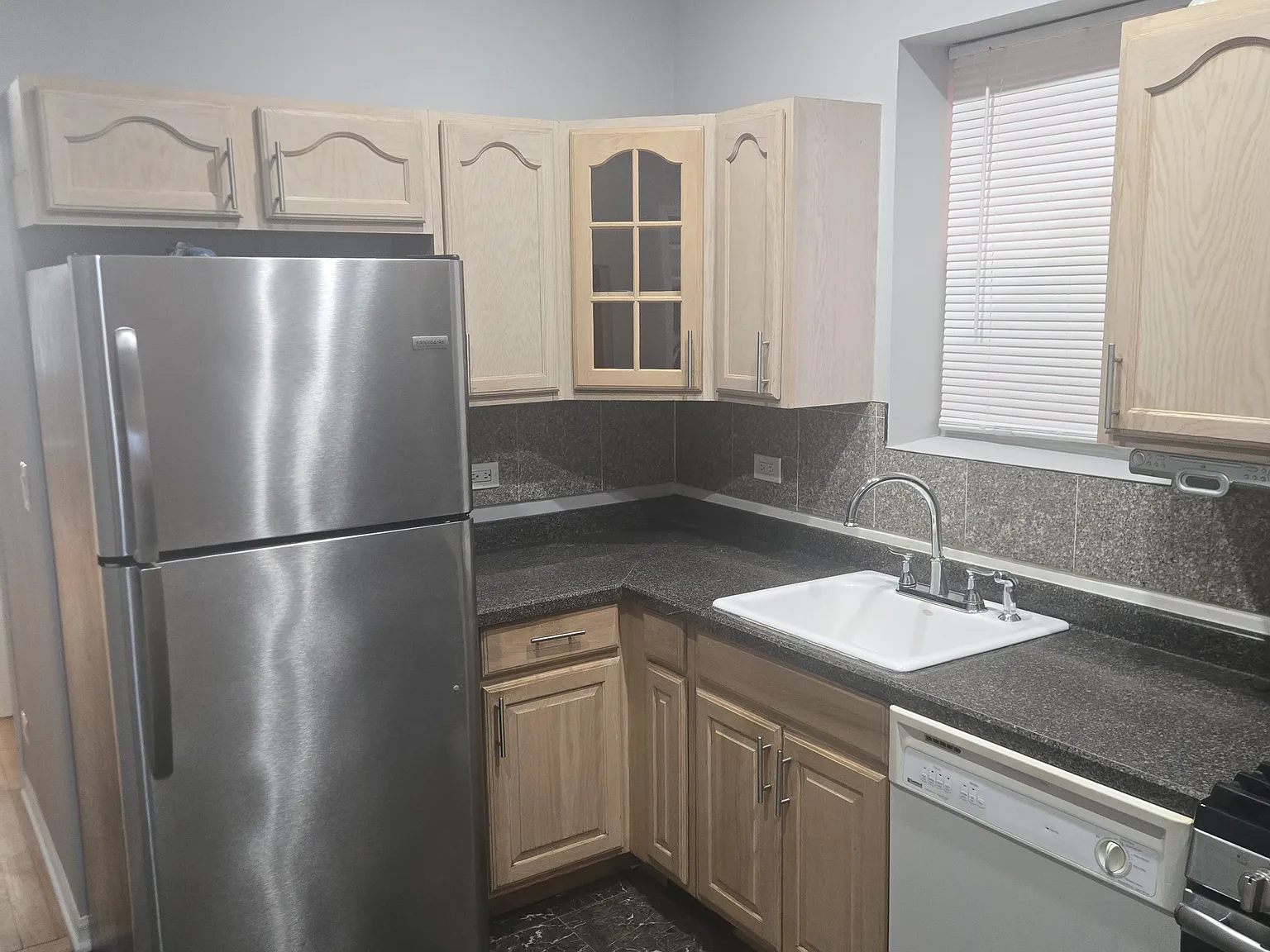 2531 W Flournoy St — Photo 1