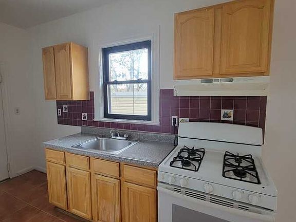 2nd image of 364 Ashburton Ave