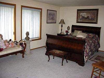 3rd image of 2214 Rosemont Pl