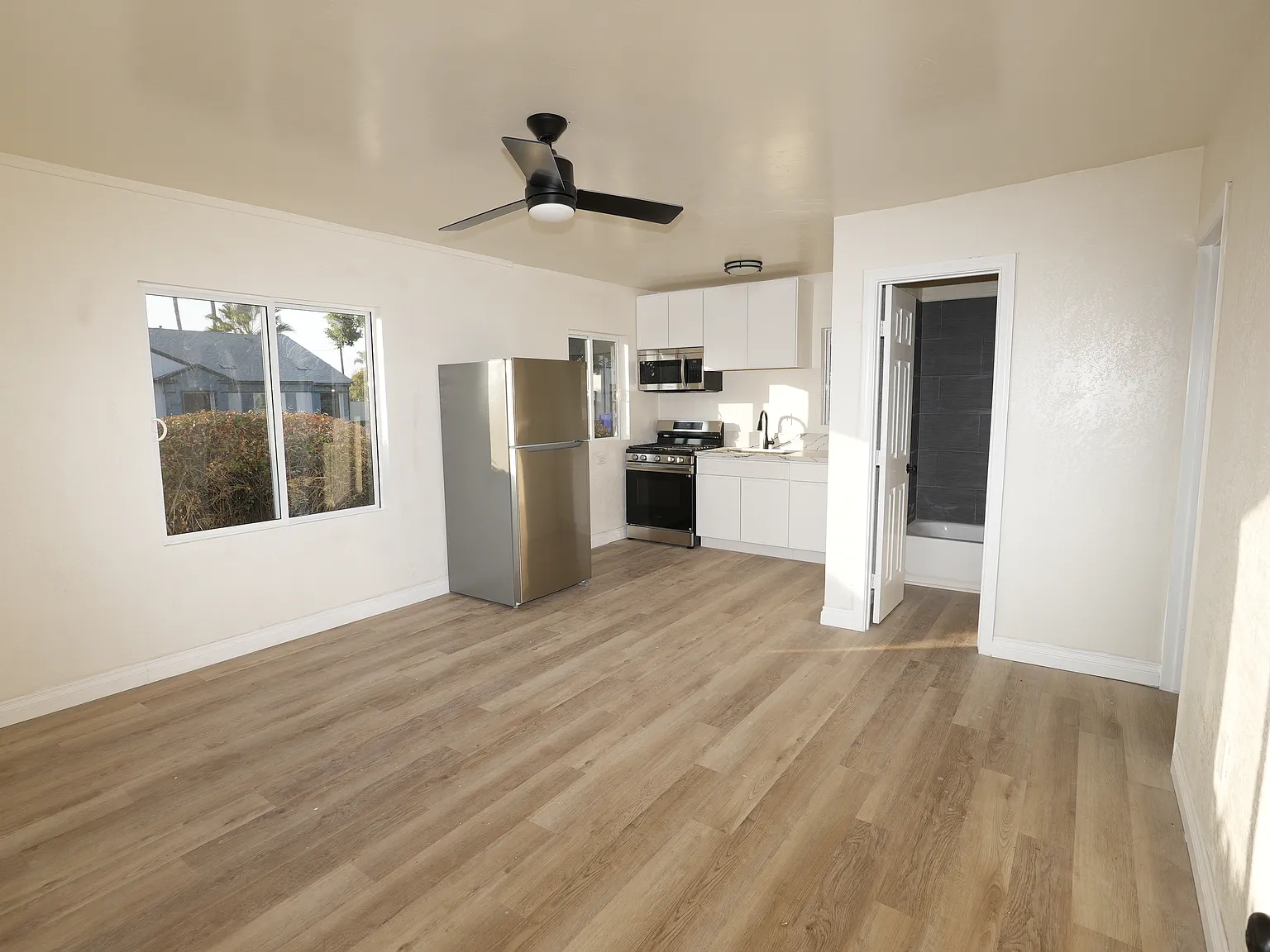 2 bed, 600 sqft, $2,850 — Photo 2