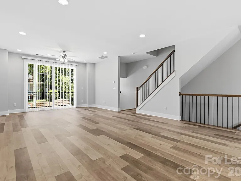 371 S Bruns Ave — Photo 7