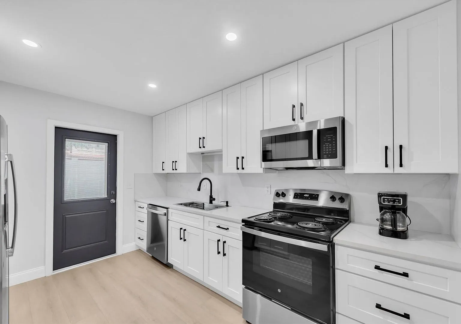 3009 W Binnicker Ave — Photo 3