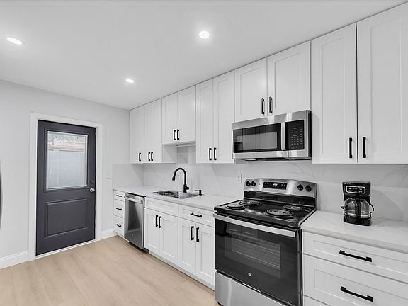 3rd image of 3009 W Binnicker Ave