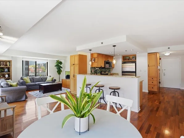 700 1st St APT 3H, Hoboken, NJ 07030