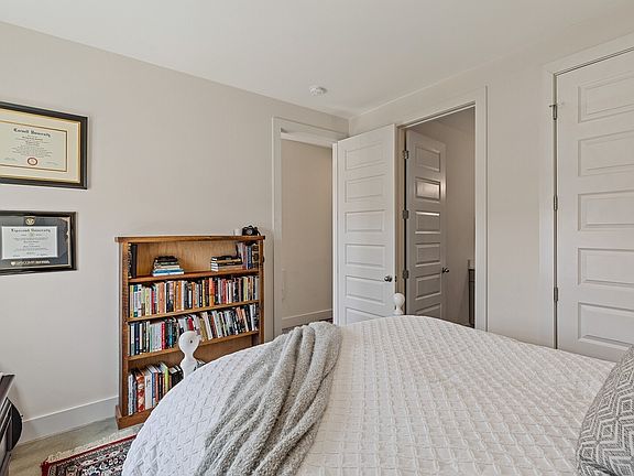 5th image of 700 James Ave APT 32