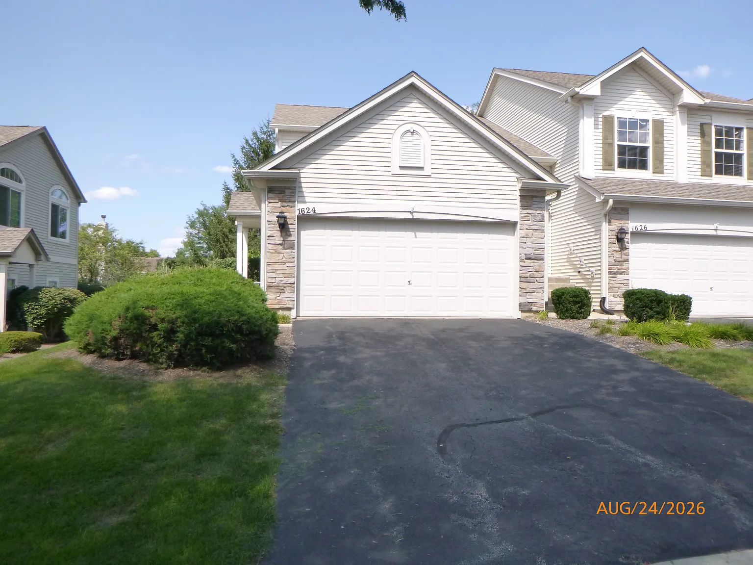 Two-Bedroom Townhome - Aurora — Photo 2