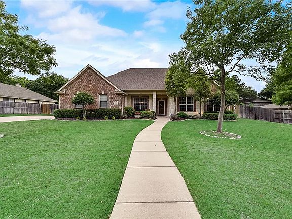 2nd image of 1909 Nancy Jane Cir
