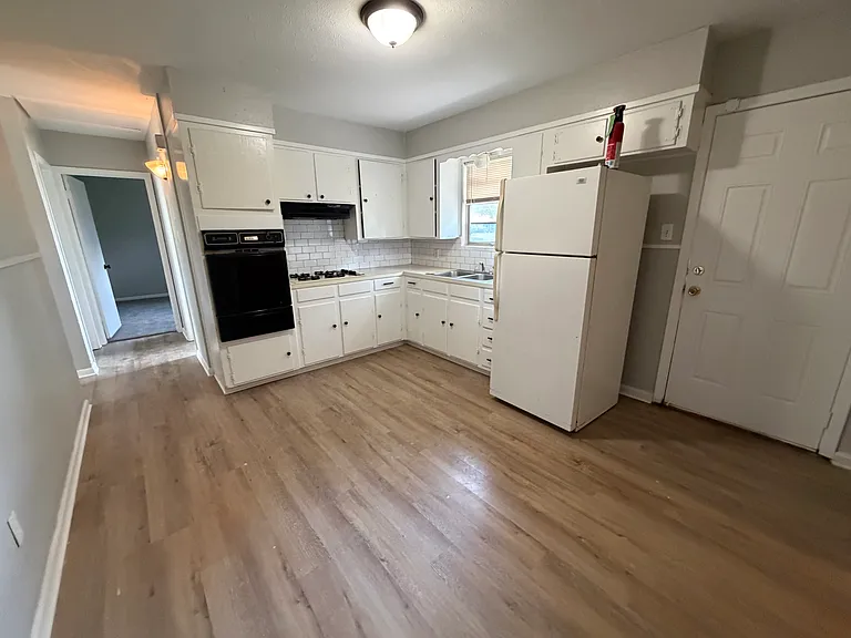1401 Gardenia St — Photo 5