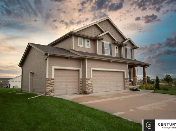 10433 S 110th St, Papillion, NE 68046