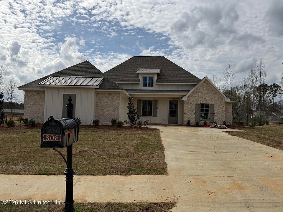 1st image of 808 Albany St