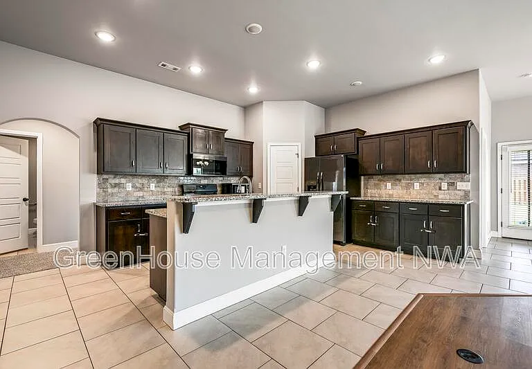 971 Redfree Dr — Photo 3