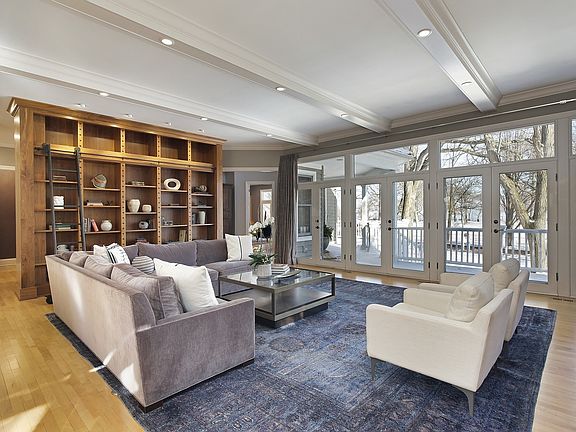 4th image of 676 Longwood Ave
