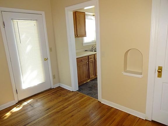 4th image of 1625 Pauline Ave