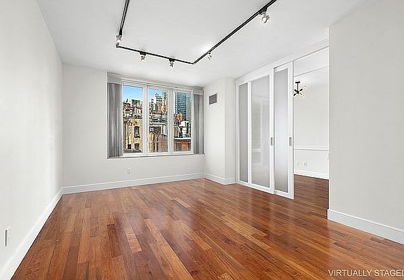 4th image of 250 E 53rd St APT 601