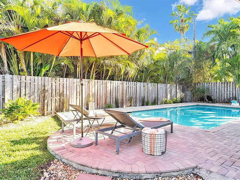 3221 Seaward Dr — Photo 17