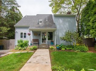 20 Woodsia Rd, Saunderstown, RI 02874