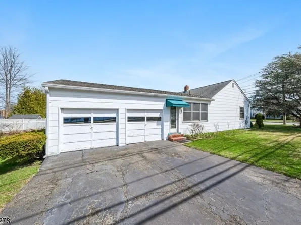 4 Oak Ridge Rd, Clifton City, NJ 07013